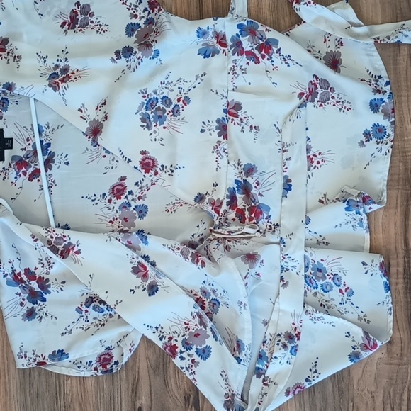 Lumiere floral wrap blouse in cream blue and red size S - Picture 8 of 10